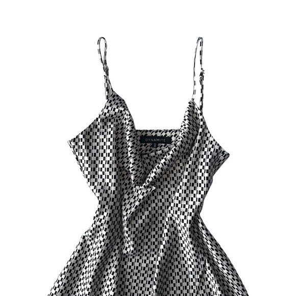 Black and White Patterned Dress - Picture 4 of 16